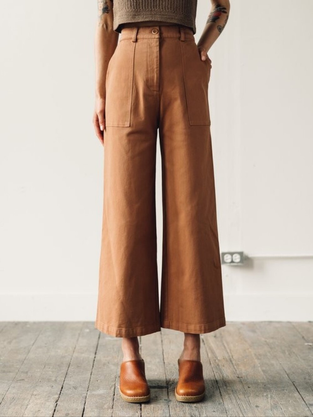 First Rite Cargo High-Waist Wide-Leg Cropped Trousers in Sahara